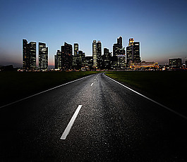 城市夜景与路面