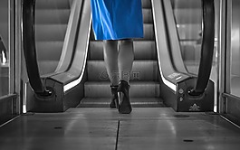 女子,蓝色礼服,自动扶梯