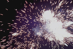 漂亮的火花粒子转场的视频素材