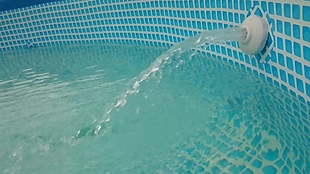 游泳池水柱视频素材