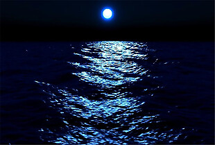 蓝色的月亮动态视频素材