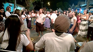 人物街头跳舞庆祝视频