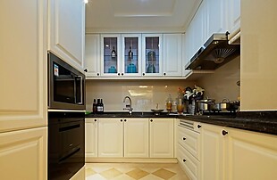 欧式现代简约厨房白色橱柜装修效果图