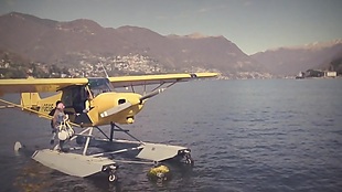 停在水上的飞机视频素材