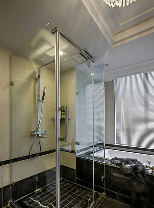 现代简欧时尚浴室玻璃门装修效果