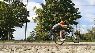 人物自行车联系视频素材