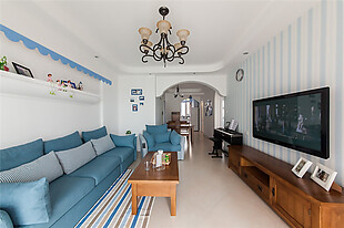 地中海温馨风格客厅蓝色竖条壁纸玄关装修效果图