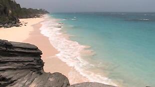 海边沙滩白云自然视频素材