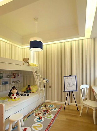 简约卧室儿童房竖条壁纸上下床效果图