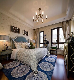 现代时尚清新卧室蓝色花纹地毯室内装修图