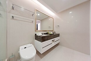 现代时尚浴室金边镜子室内装修效果图