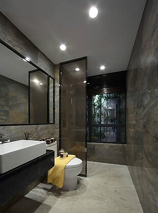 港式冷感浴室深色大理石背景墙室内装修图