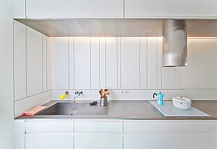 简约时尚白色系厨房白色橱柜装修效果图