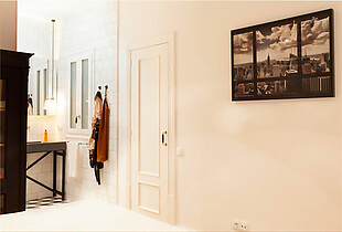 现代简约卧室白色门室内装修效果图