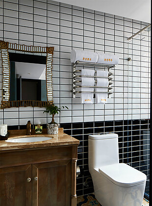 现代文艺卫生间拼色瓷砖背景墙室内装修图