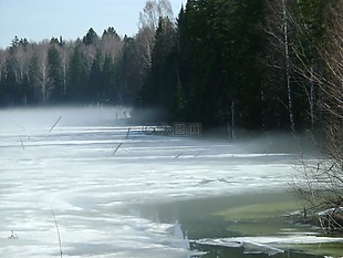 湖,雾,解冻