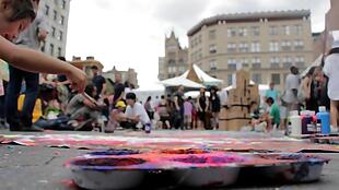 实拍街头涂鸦的人视频素材